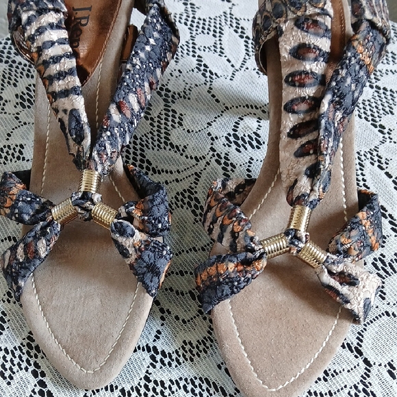 J.Renee Shoes - J.Renee Cream and Black Sandals with Elegant Design